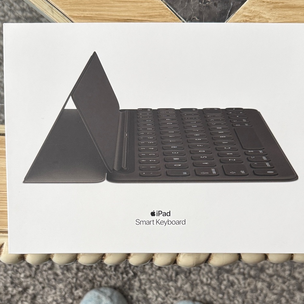 Apple iPad Smart Keyboard - Black